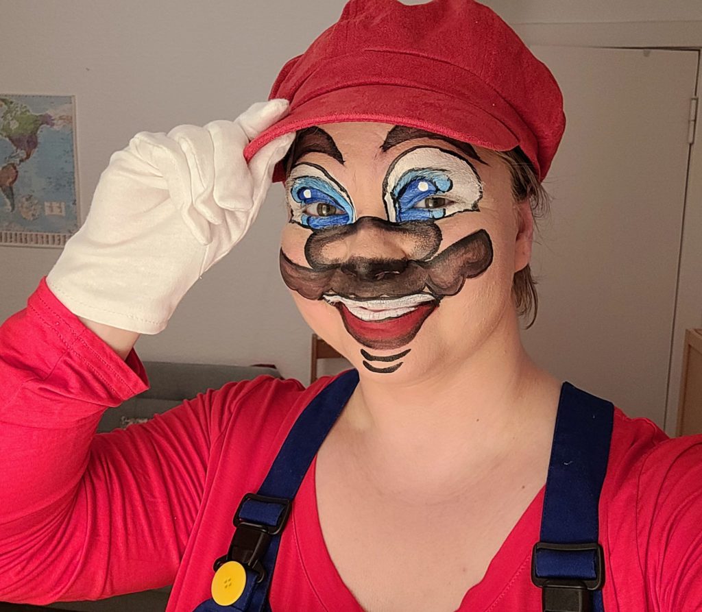 Djuke Nickelsen im Super Mario Kostüm